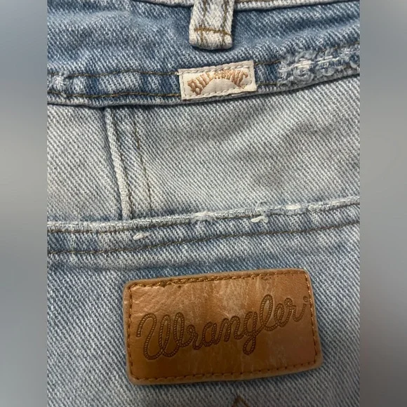 WRANGELR AND BILLABONG: Shorts size 27. Used but still in good condition - Picture 5 of 7